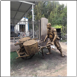 農民推車(chē)人物雕塑
