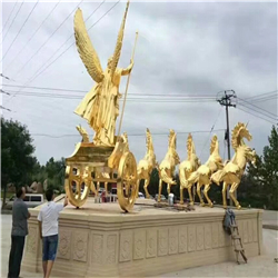 在波羅戰車(chē)銅像